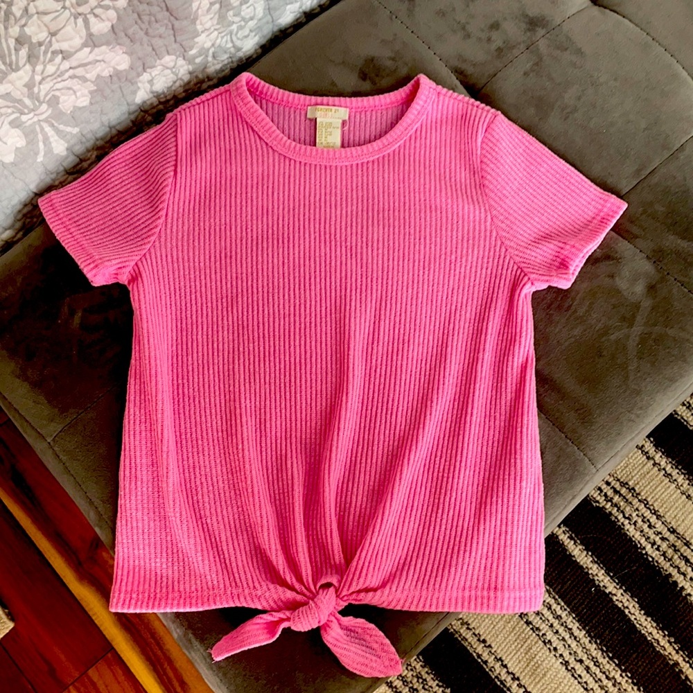A tied bottom tee